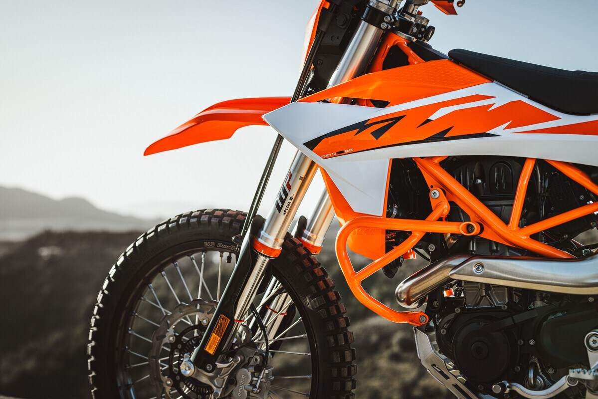 Presentate le nuove KTM 690 Enduro R e 690 SMC R 2026